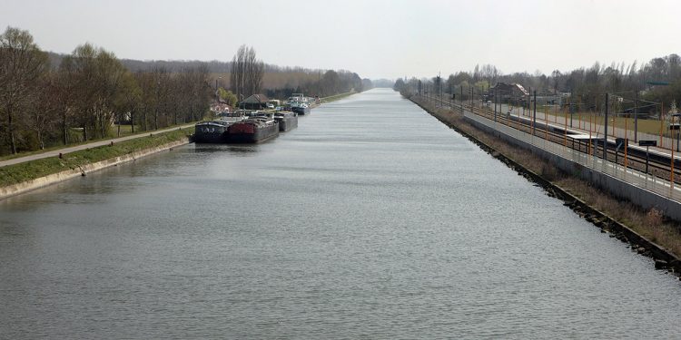 Canal à grand gabarit de Beuvry
